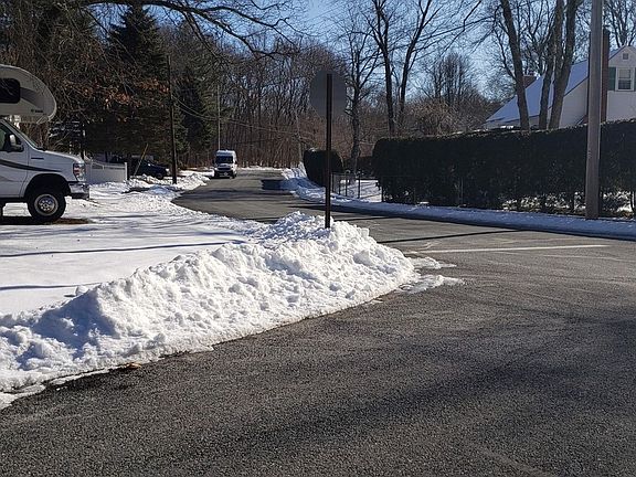 5th image of 25 Oak Hill Dr