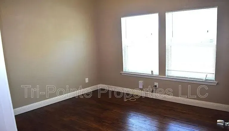 1202 Lowe St — Photo 6