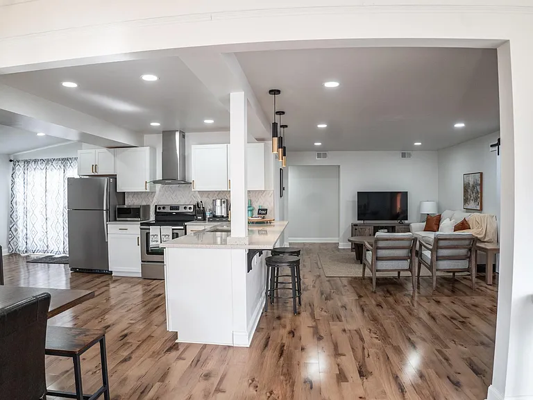 3720 Taft Ave — Photo 29
