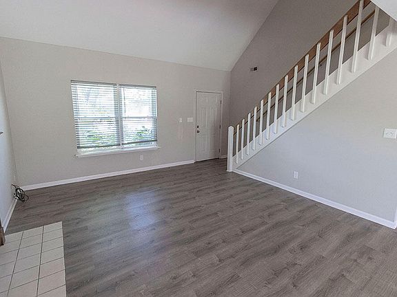 4th image of 1915 Greenleaves Ct