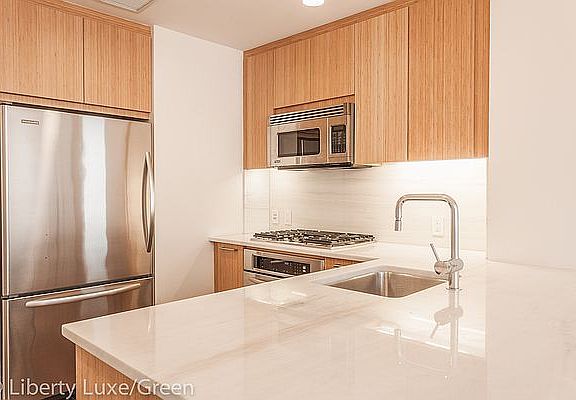 5th image of 200 E End Ave #11R
