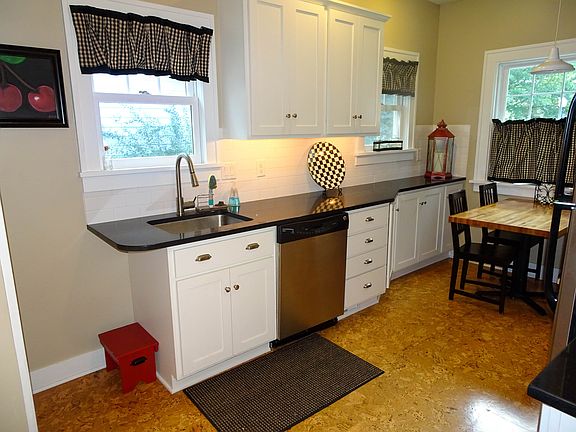 4th image of 3445 Laura Ave