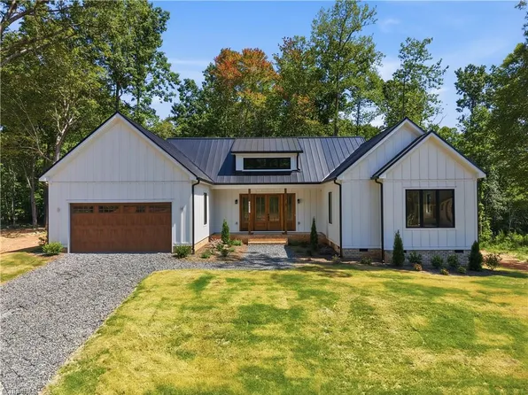 6407 Vedic Dr, Whitsett, NC 27377