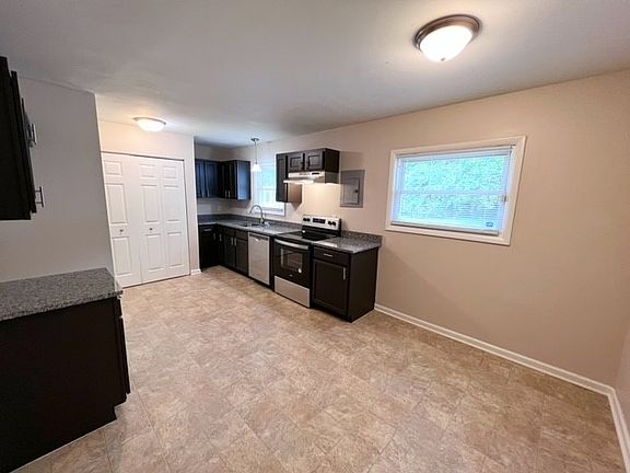 3214ElmhurstKitchen1_06132022