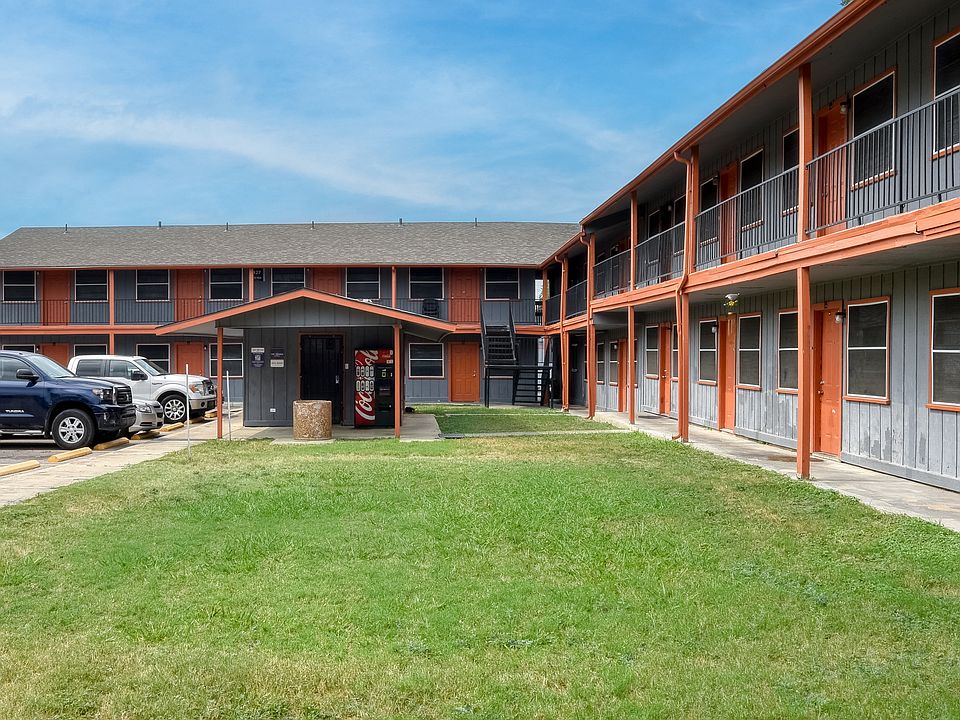 1st image of 427 Montrose Ave #106