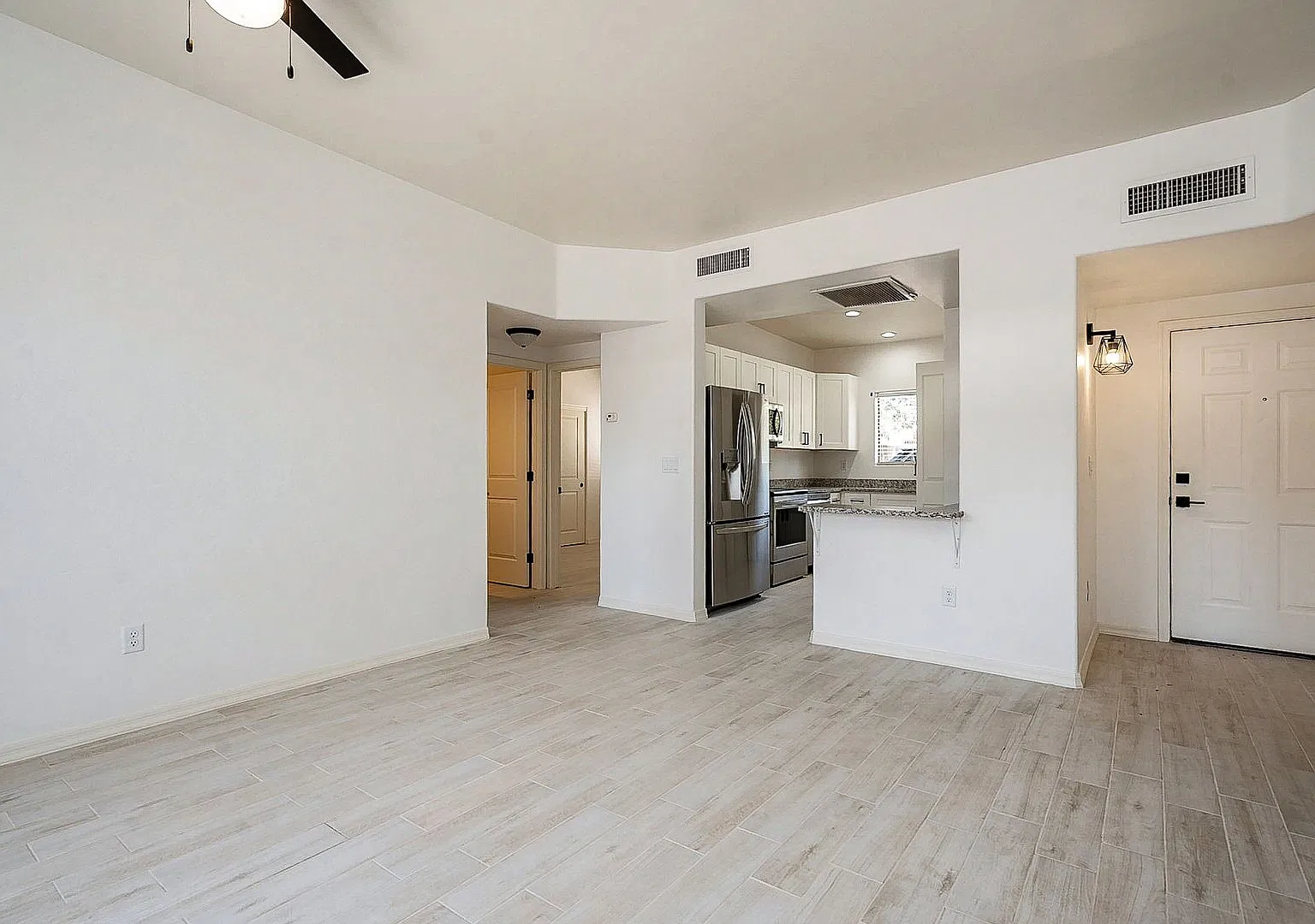 1402 E. Elm St. — Photo 3
