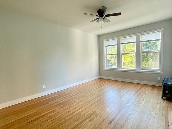 3rd image of 1006 W Loyola Ave #3S