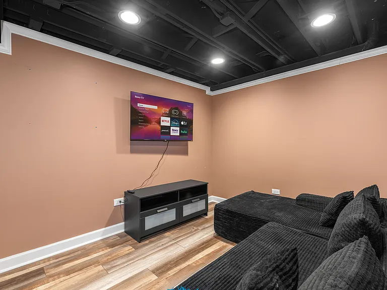 260 Longview Dr — Photo 9