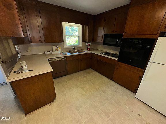 2nd image of 915 Brooks Ave