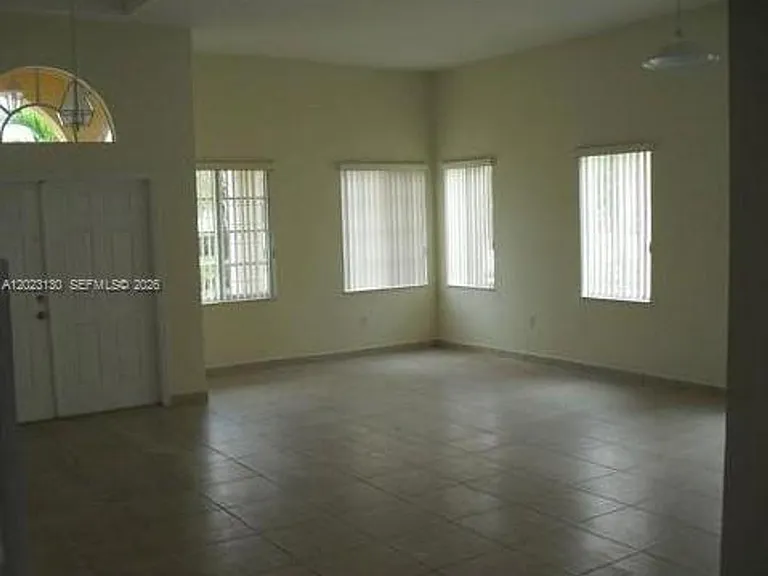 1423 NE 40th Rd #1423 — Photo 3