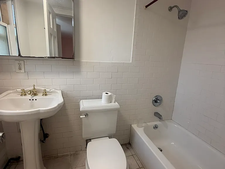 Briggs Ave — Photo 3