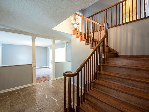 4th image of 2016 Woodmore Dr SE