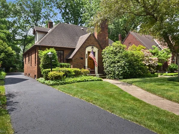 19501 S Sagamore Rd, Fairview Park, OH 44126