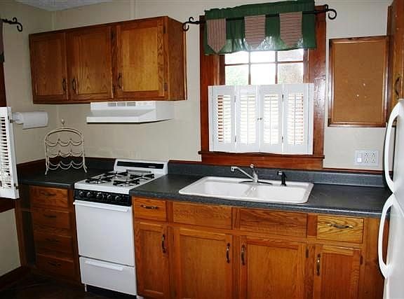 2nd image of 712 Sylvan Blvd