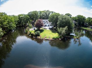 15 Cove Pl, Mountain Lakes, NJ 07046