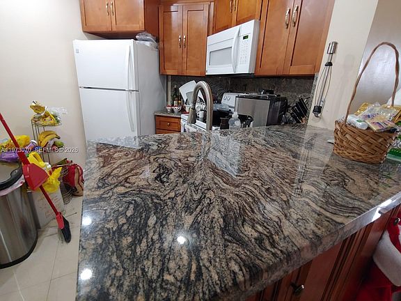 5th image of 690 W Park Dr #2-204