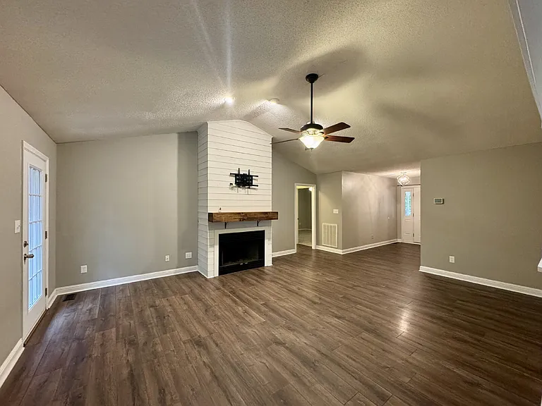 200 Horseshoe Dr — Photo 4
