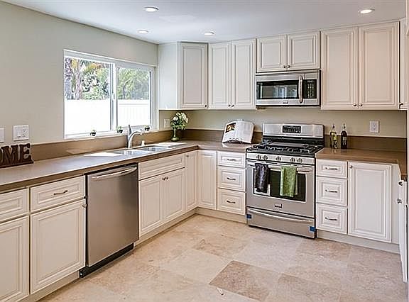 2nd image of 1654 Whitsett Dr