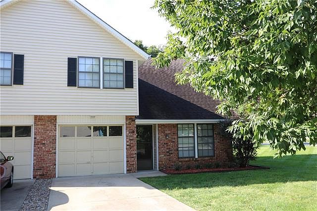 2nd image of 117 W Foxwood Dr