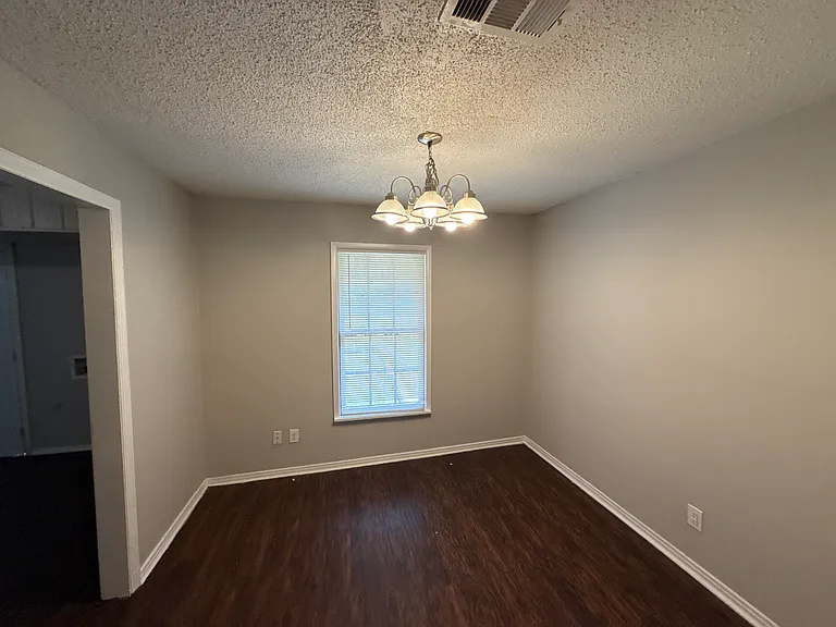 2607 Yeager St — Photo 6