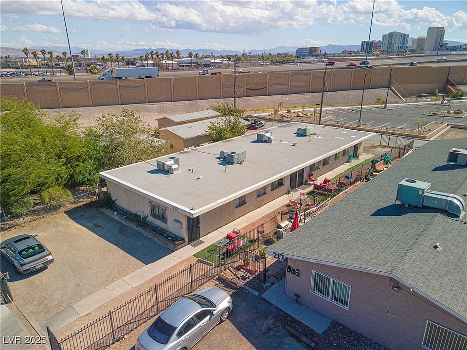 1st image of 213 Jefferson Ave