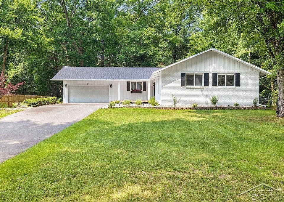 1st image of 2901 E Pineview Dr