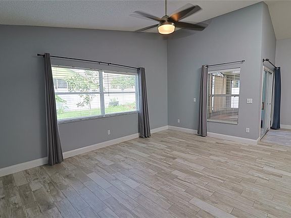 3rd image of 528 ROYAL TREE LANE