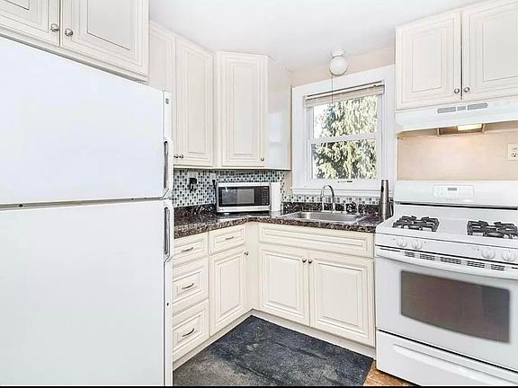 5th image of 60 Ashland St #1