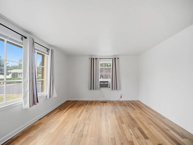 2403 W Everett Ave — Photo 12