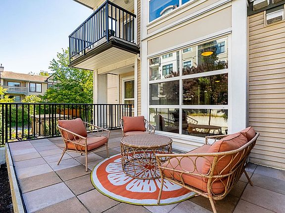 3rd image of 827 Roderick Ave #210