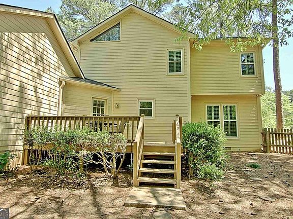 5th image of 136 Cloister Dr