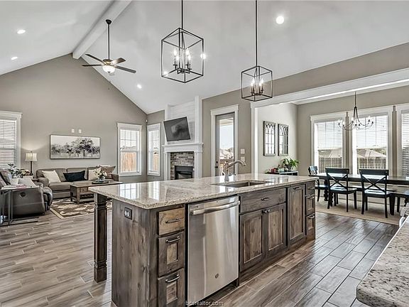 5th image of 15605 Walnut Nook Ct