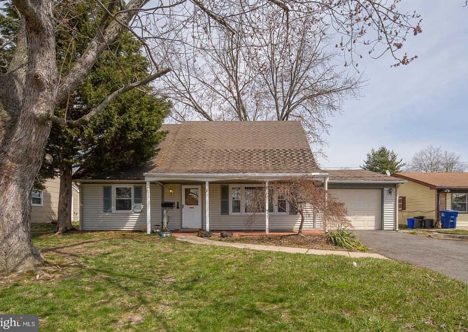 1st image of 153 Hazelwood Cir