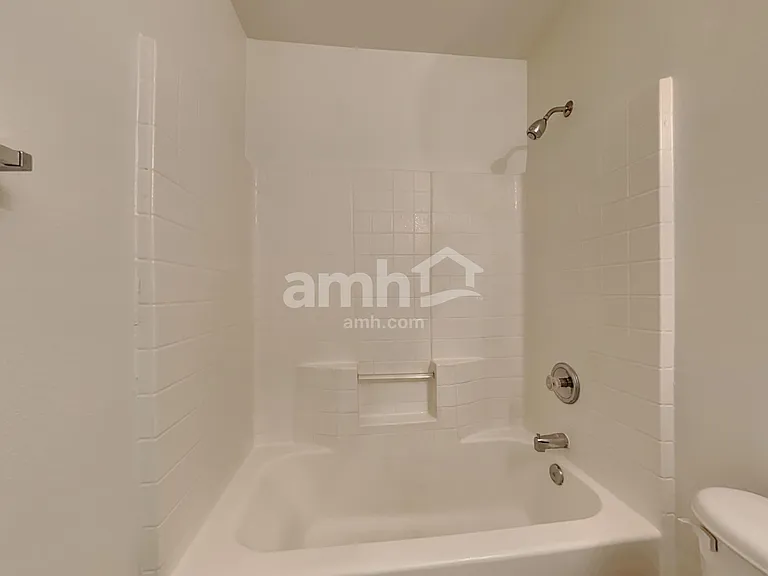 1041 Hidden Lake Dr — Photo 18