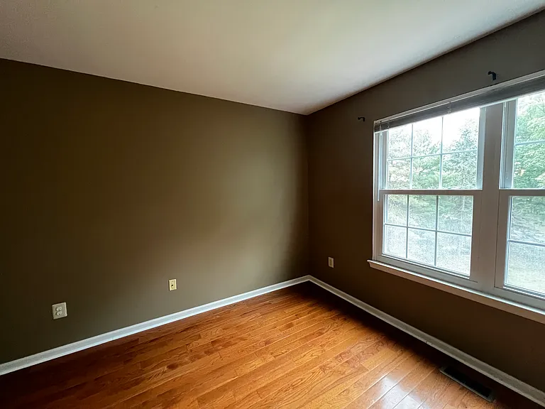 150 Canterbury Ln — Photo 11
