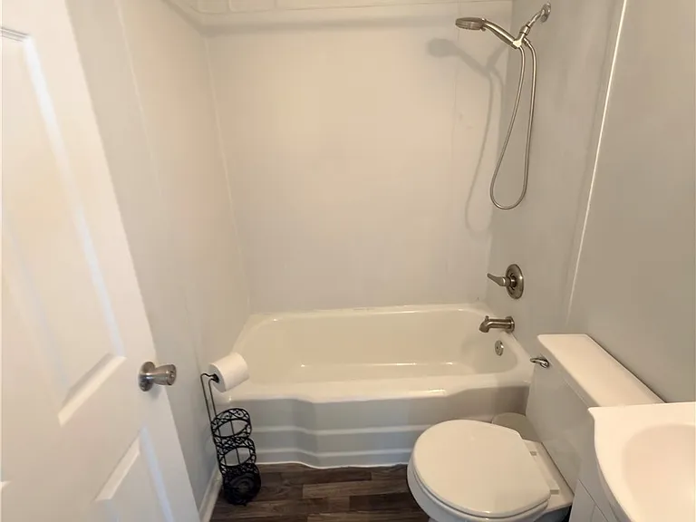200 Roxie Ave — Photo 24