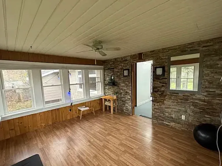 6076 Smith Rd — Photo 4