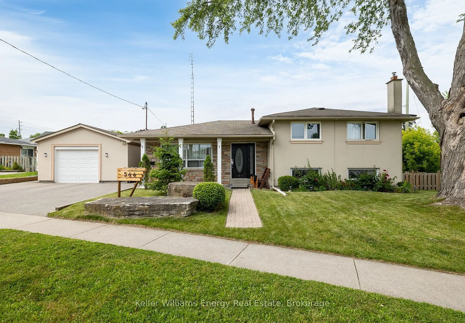 2 bed, $1,900 — Photo 1