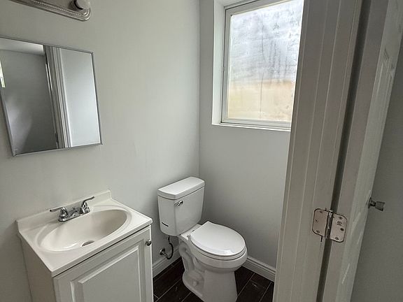 4th image of 518 Clinton Springs Ave #3
