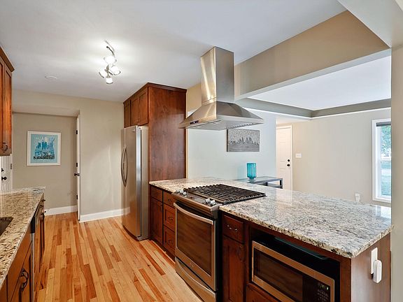 5th image of 6017 Chowen Ave S