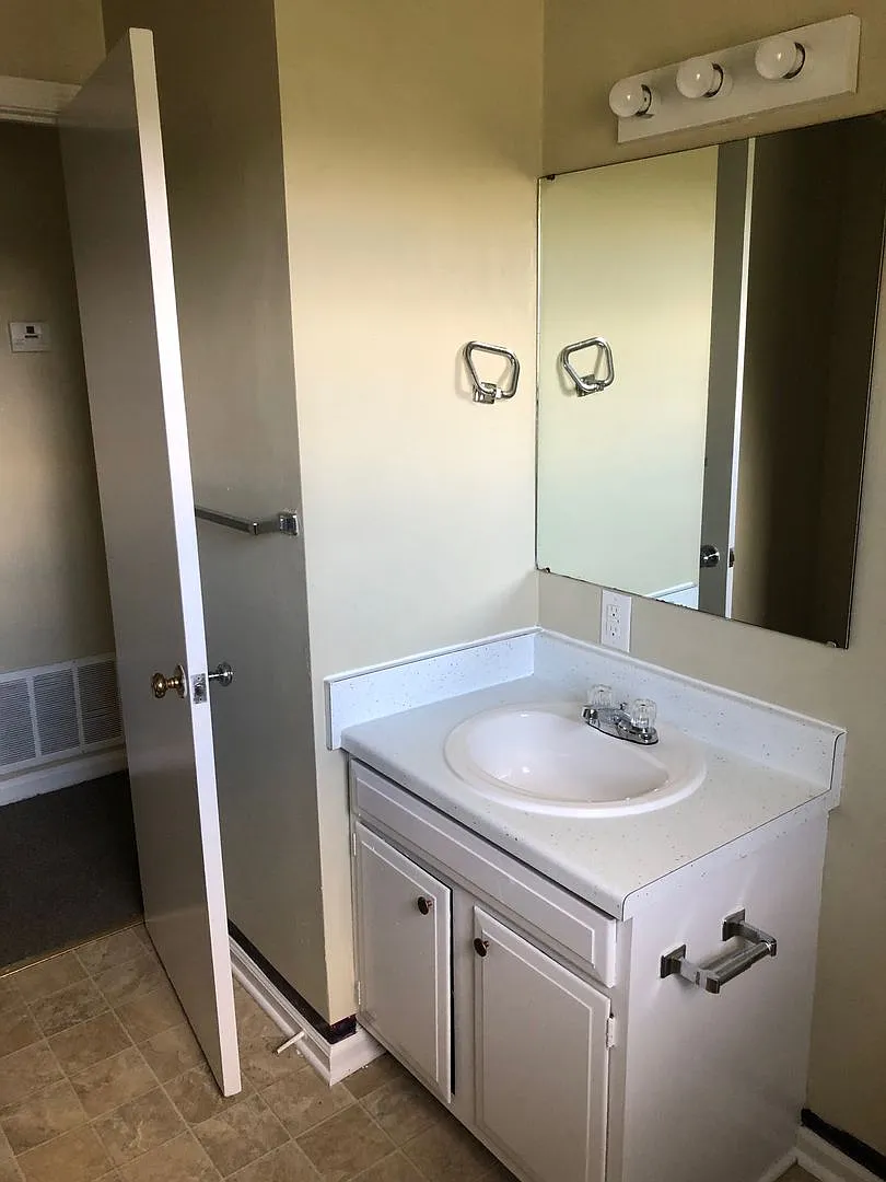 934 Floyd Ave SW — Photo 4