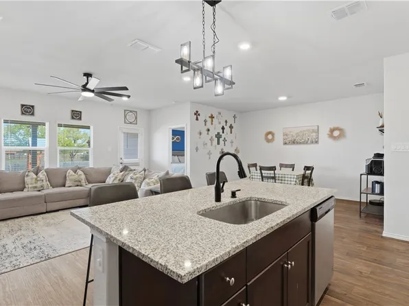 925 Nodding Nixie, Seguin, TX 78155