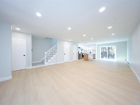 3rd image of 318 Bay 11th St