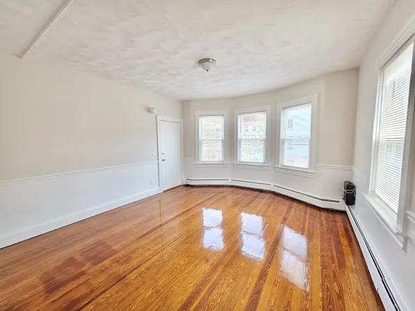 524 Charles St #2F, Providence, RI 02904
