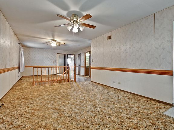 5th image of 1624 Grove Dr