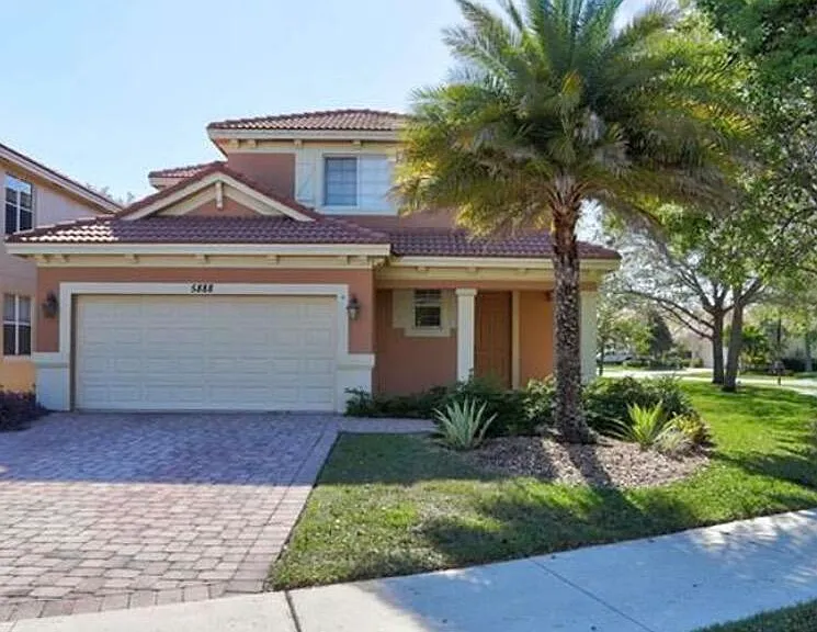 5888 SE Crooked Oak Ave — Photo 1