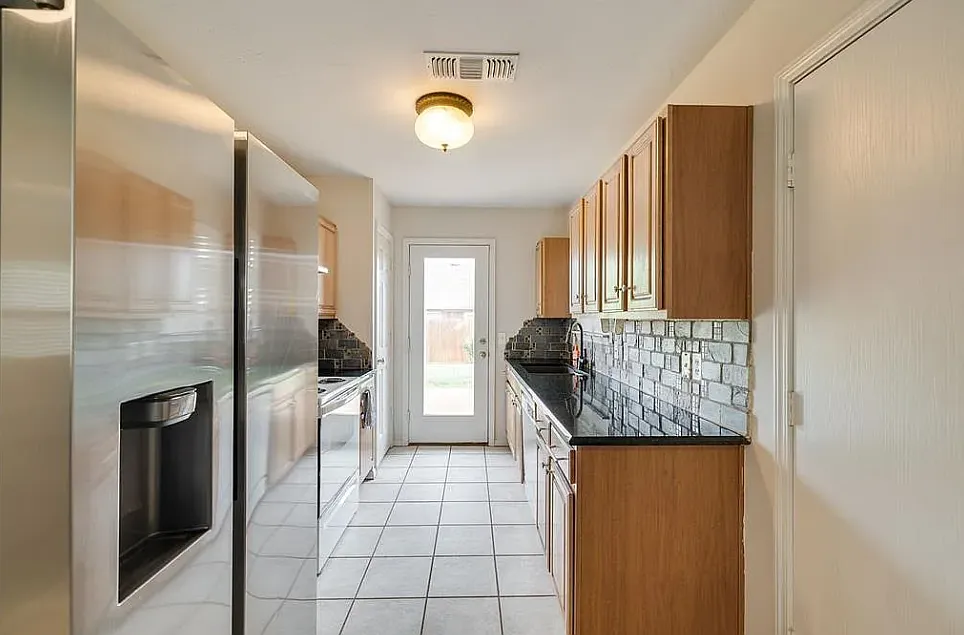 3017 Valley Dr — Photo 3