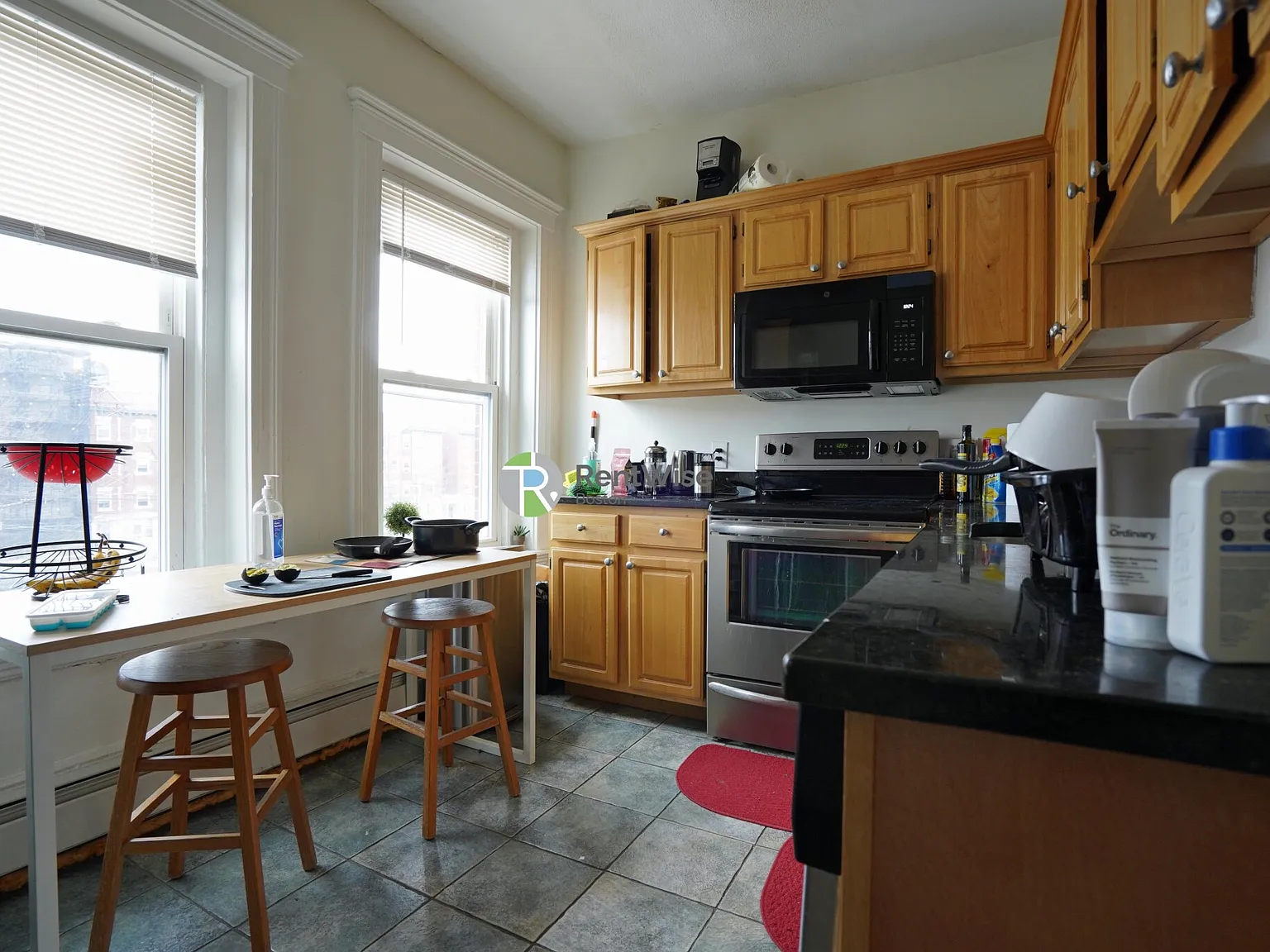 2 bed, 700 sqft, $3,150 — Photo 2