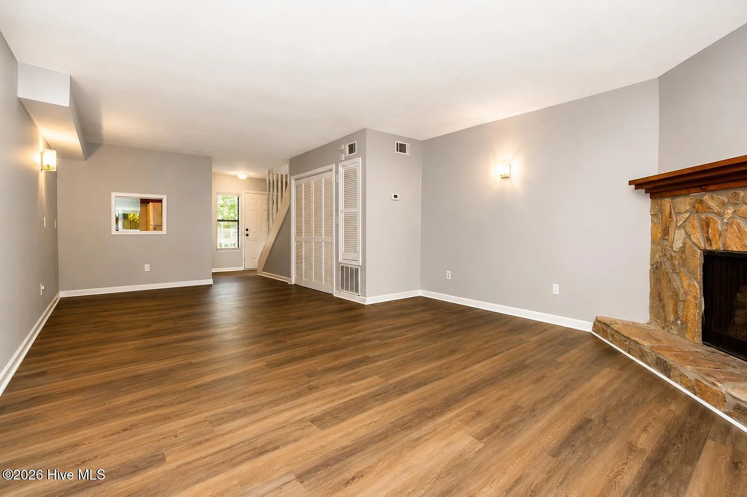 3 bed, 1.0 bath, 1145 sqft, $1,350 — Photo 4