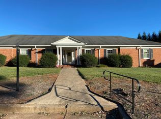 2646 Grosvenor Pl #B, Winston Salem, NC 27106